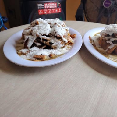 Chilaquiles Rojos con Pollo