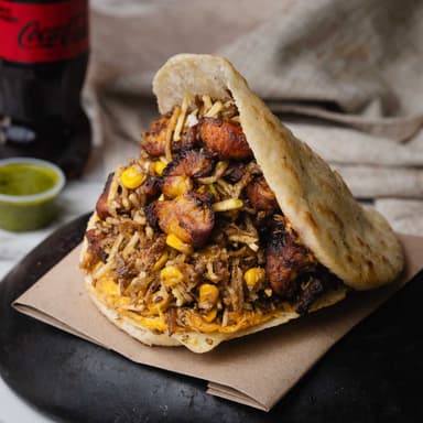 Combo Arepa Mazorcada de Plátano y Huevo