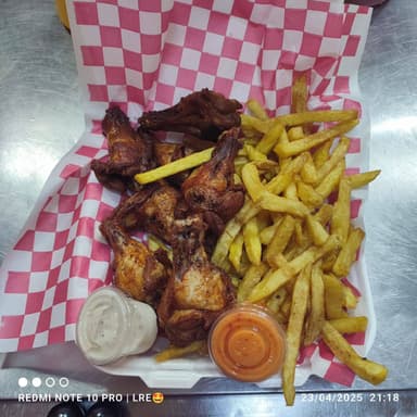 Alitas con Papas