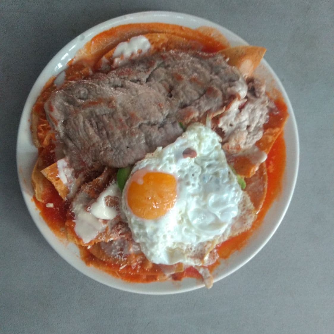 CHILAQUILES CON CARNE