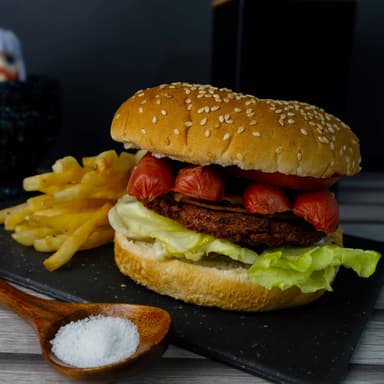Hamburguesa Carne Tradicional, Salchichas y Papas