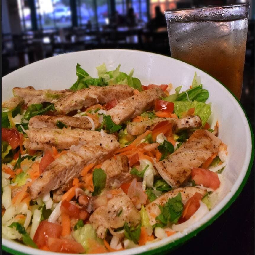 Chicken Salad y Fresh water