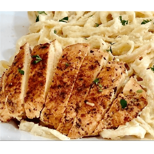 Fetuccini con Pollo a la Parrilla