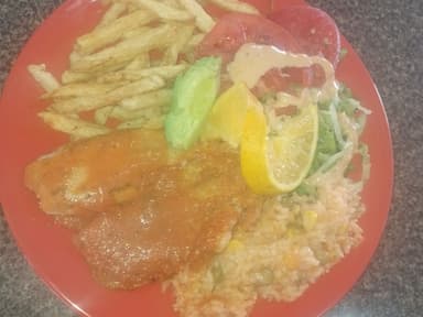 Filete de Pescado a la Diabla, Arroz/Papas/Ensalad
