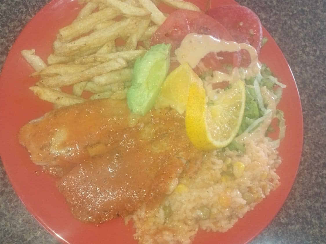 Filete de Pescado a la Diabla, Arroz/Papas/Ensalad