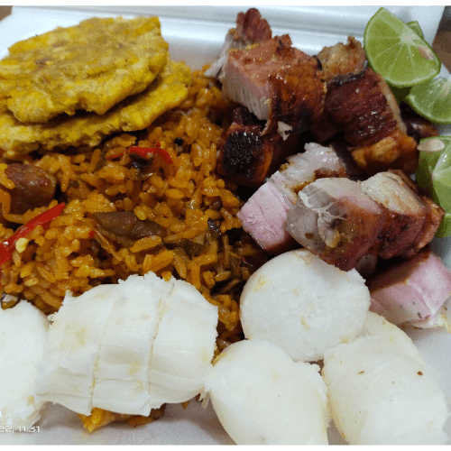 ARROZ DE CERDO CON CHICHARRON