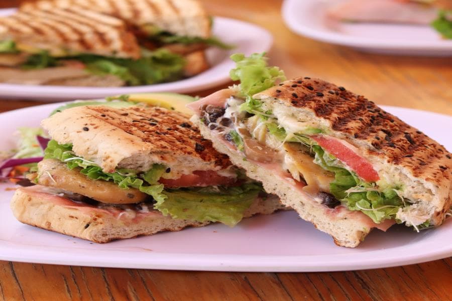 FOCACCIA DE POLLO A LA PLANCHA