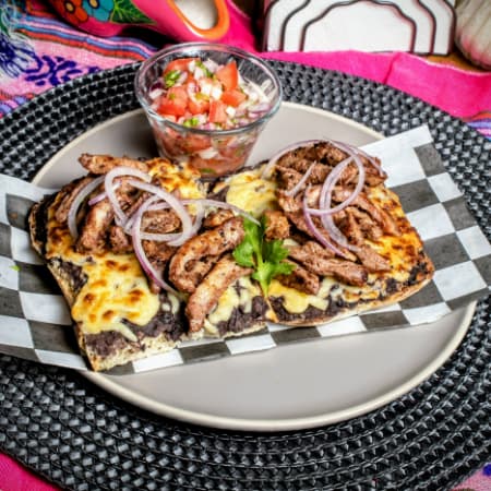Molletes con Chorizo