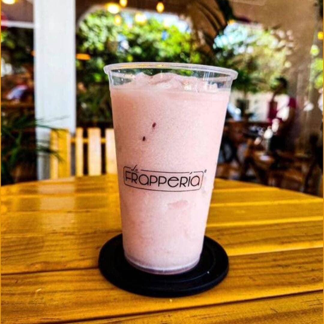 Frutos Rojos Agua Frappe 16 Oz