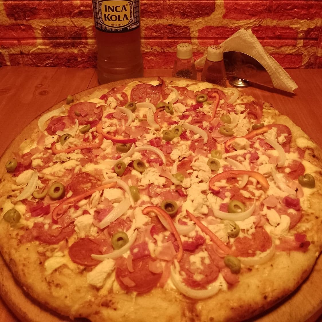 Pizza Mediana Leo's Pizza