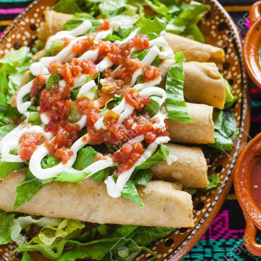 Tacos dorados de pollo