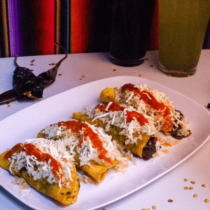 Taquitos Enfrijolados 4 uds