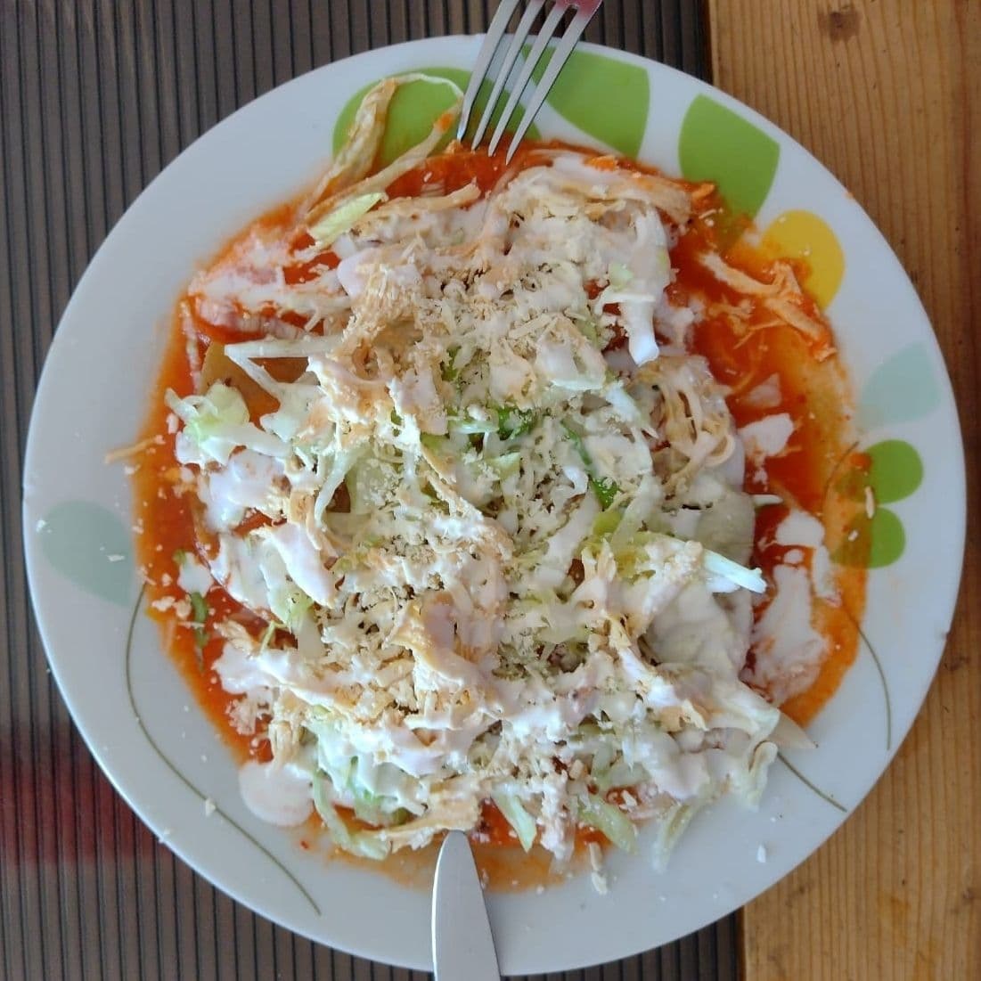 Enchiladas con pollo+ vaso de agua del día