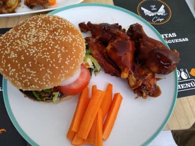 Combo 1 Hamburguesa West + 200gr de Alas