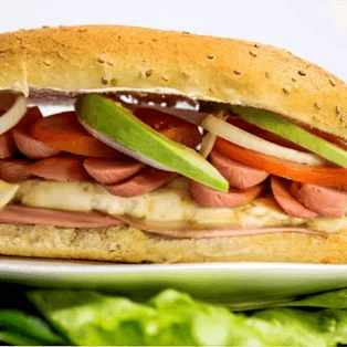 TORTA DE SALCHICHA + LICUADO