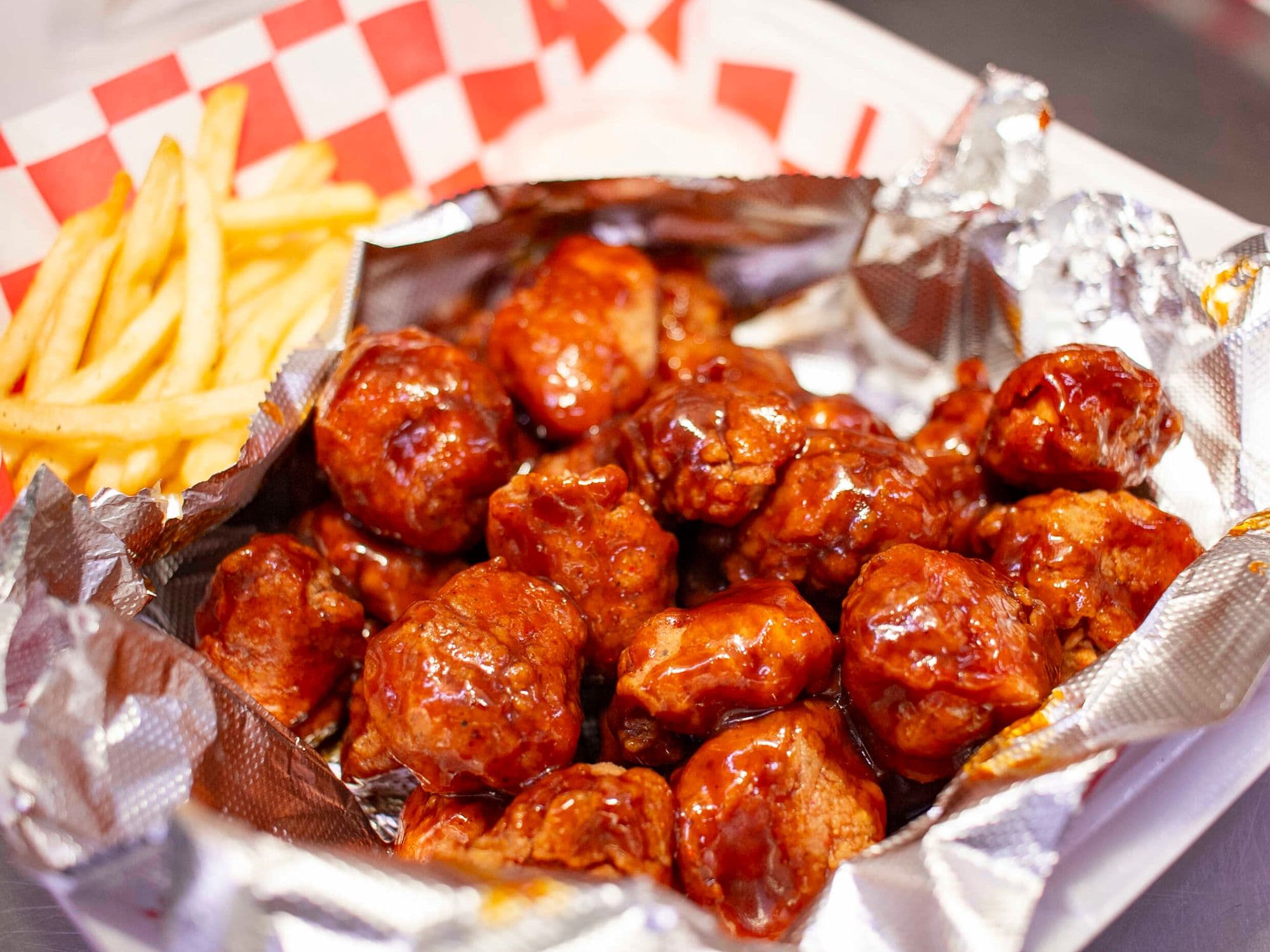 Boneless 500G. + Papas Fran