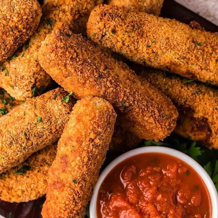 Dedos de Queso Mozzarella, empanizados con Hierbas