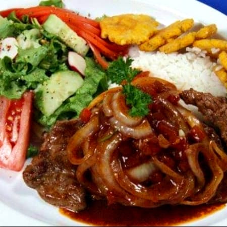 Cerdo Encebollado