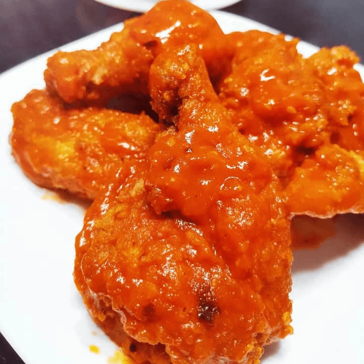 6 Alitas - Añade Tu Salsa con Papas