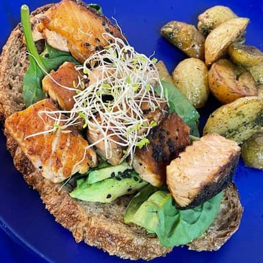 Toast Salmón