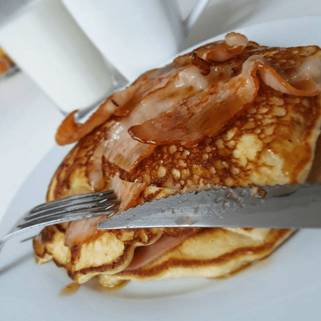 Hot cakes con tocino