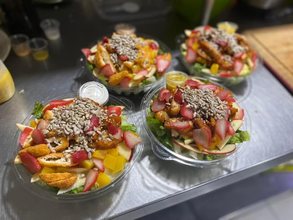 Healthy & Fresh Salad Bar & Baguettes