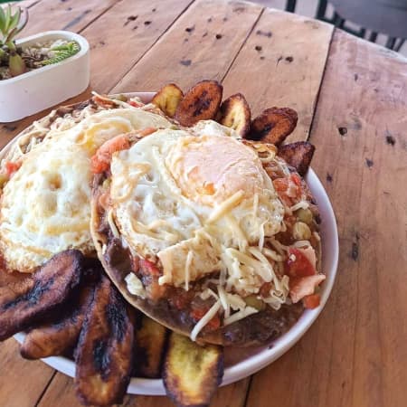 Huevos Motuleños