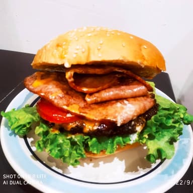 Tocinuda Burger Premium!