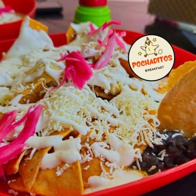 Chilaquiles Rojos de Huevo