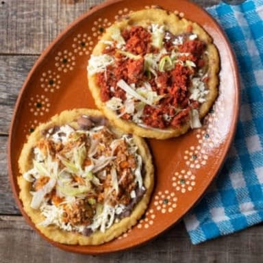 Sopes con Guiso