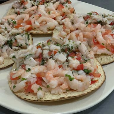 Tostada de Ceviche Mixta (1 pieza)