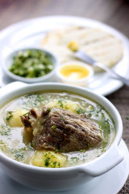 Desayuno caldo con costilla