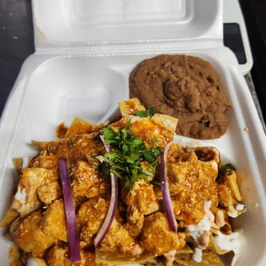 Chilaquiles con guisado
