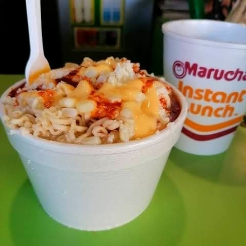maruchan de camaron y chile piquin con esquites