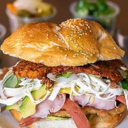 Cemita de Pollo Adobado.