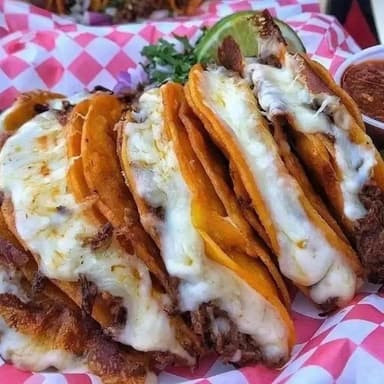 Combo 3 Quesatacos Birria + Bebida.