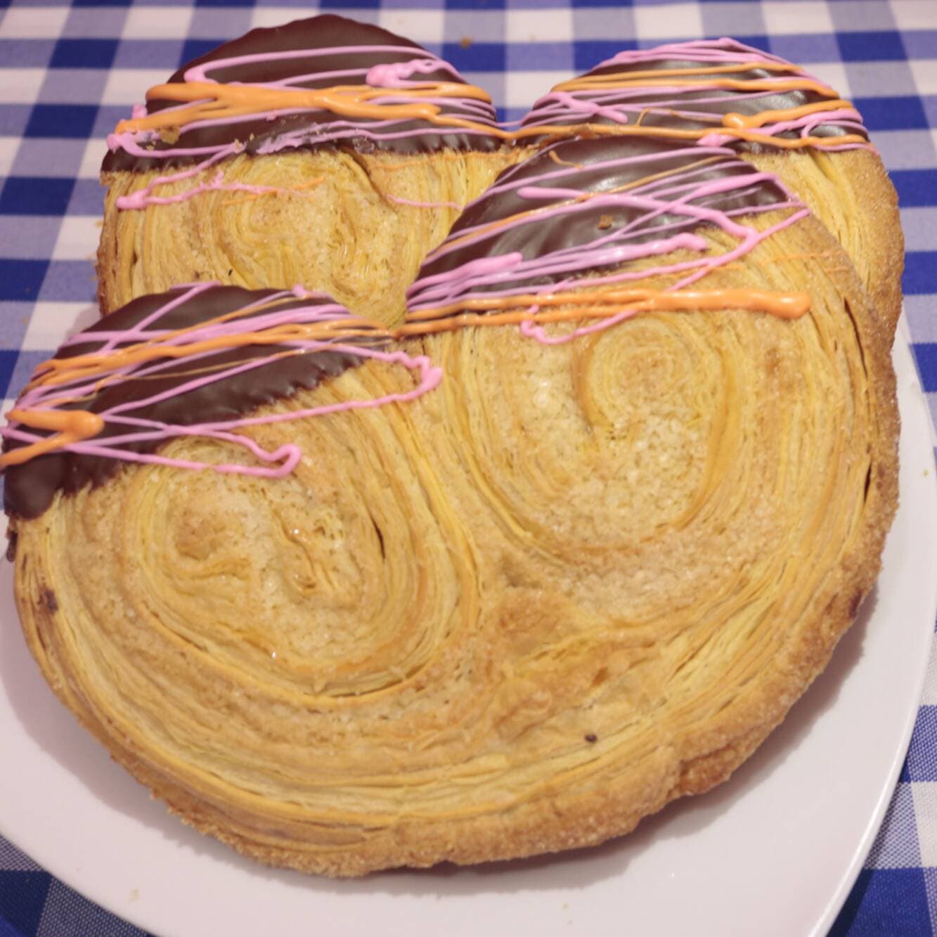 CORAZÓN DE CHOCOLATE CON CUBIERTA DE CHOCOLATE