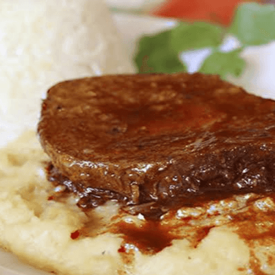 Puré con Asado de Res