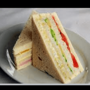 Triple con Huevo, Palta y Tomate