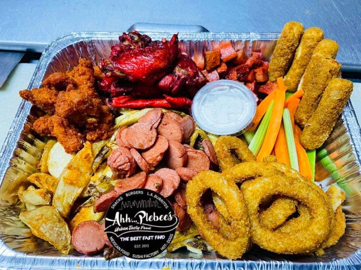 Ahh Plebee's-La Jocheria