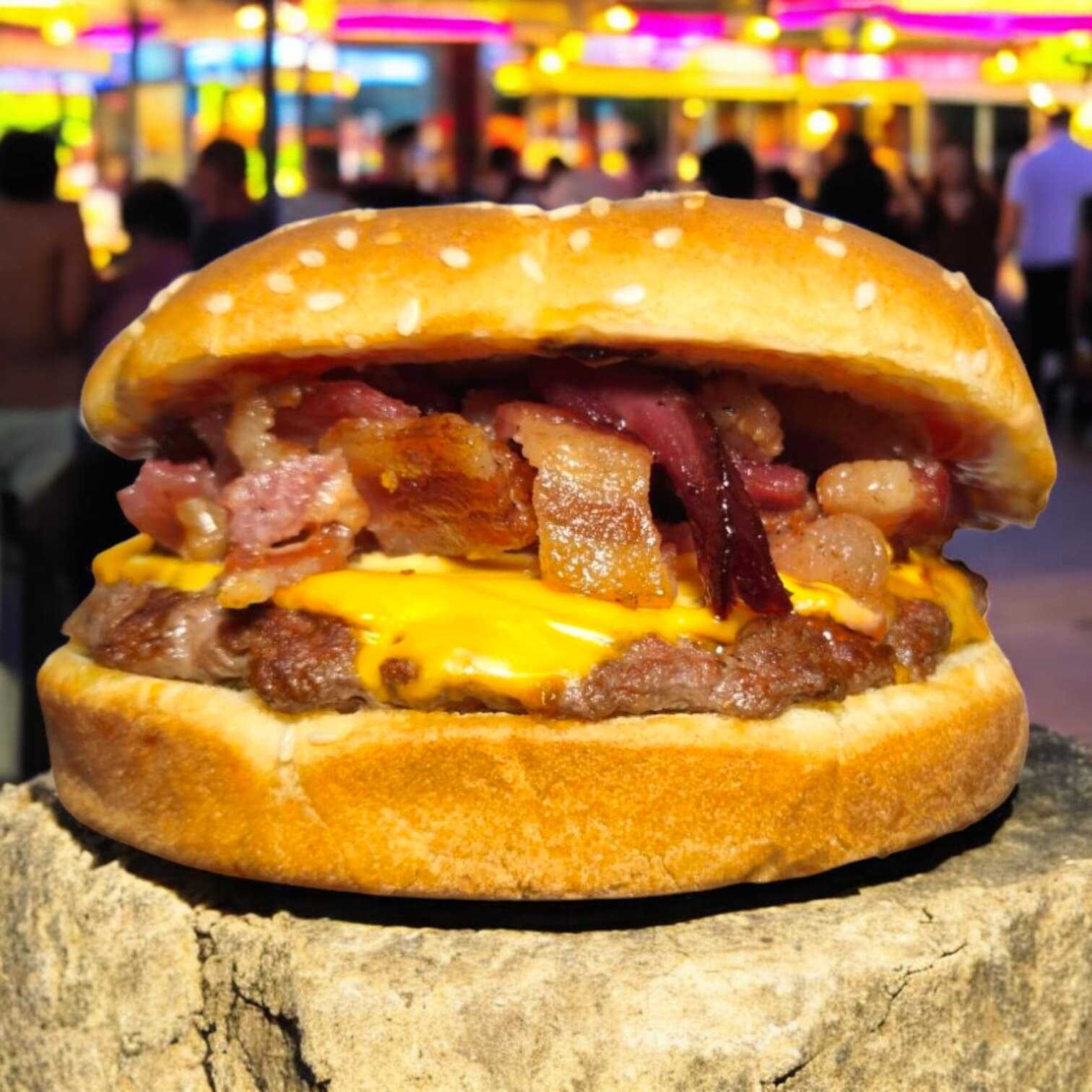 Cheeseburger Con Tocino