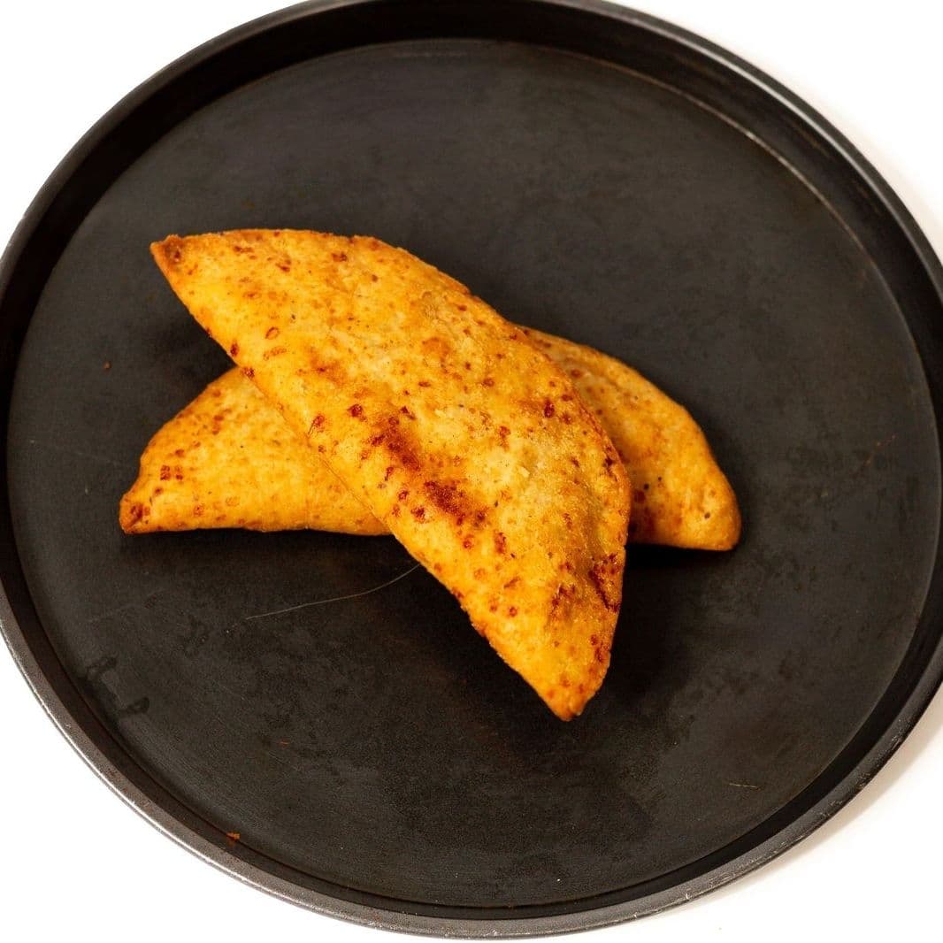 Empanada de Frijol Con Queso