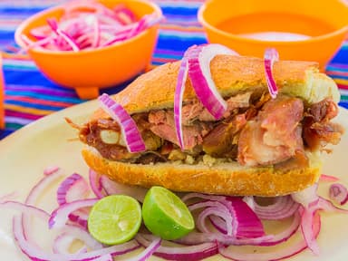 1 TORTA + 2 TACOS DORADOS