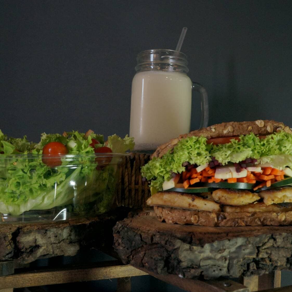 Combo 2 (ensalada Mini + 1 Sándwich + Agua Fresca