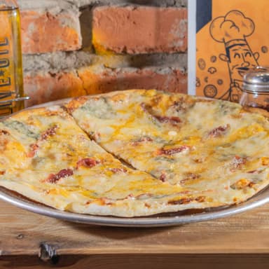 Pizza 4 Quesos Jamón Serrano