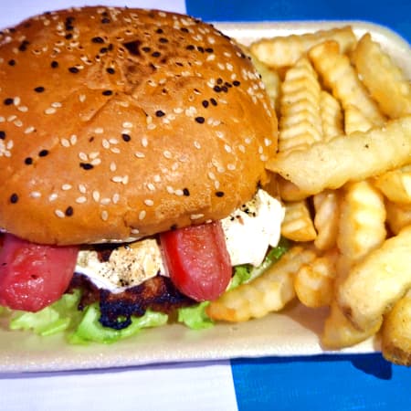 HAMBURGUESA SENCILLA CON PAPAS Y REFRESCO