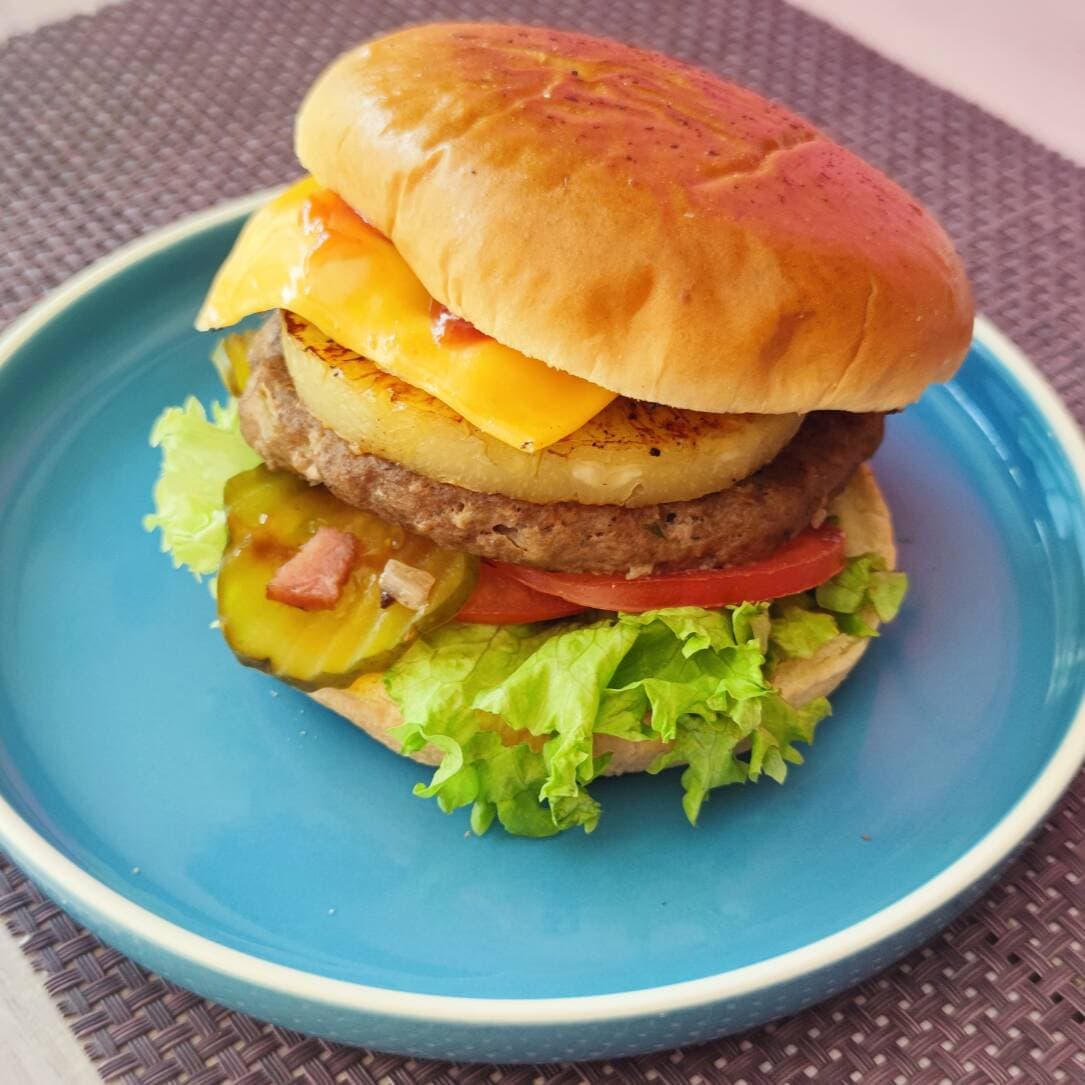 Hamburgruesa Aloha