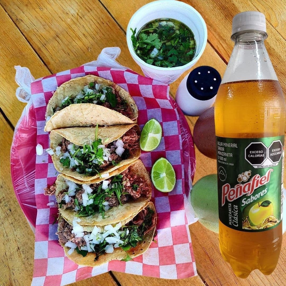 Orden de Tacos con Manzanita