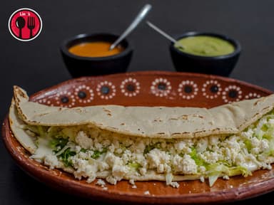 Quesadilla gigante Longaniza Almendrada