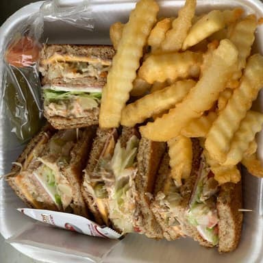 CLUB SANDWICH ENSALADA DE POLLO